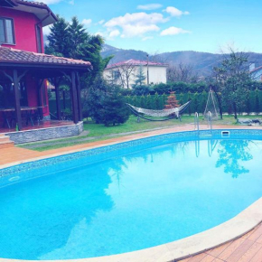 Sapanca Eryas kırmızı villa
